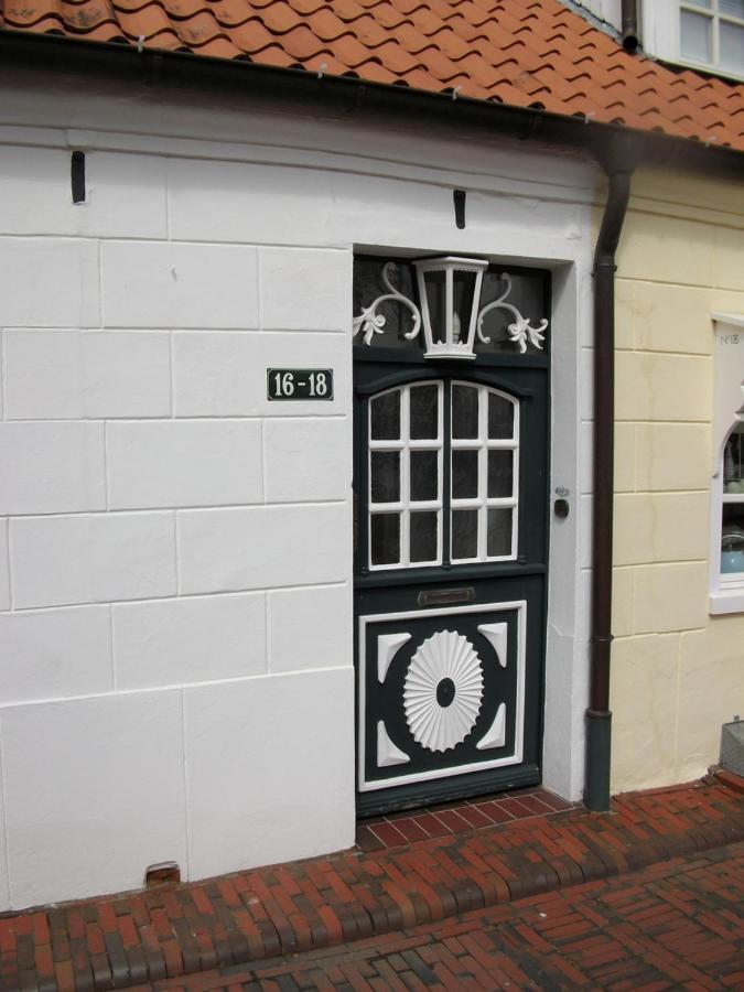 Ferienwohnung Up Stuuv Greetsiel Exterior foto